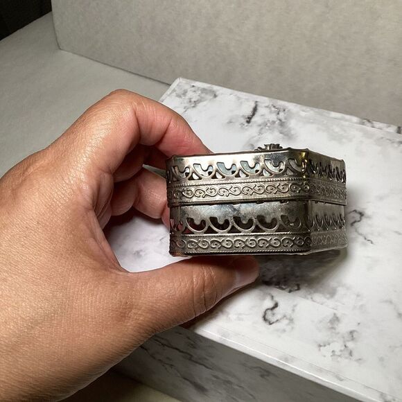 Vintage Jewelry Trinket Box Diamond Shaped Silver tone Filigre Mesh Rose‎ On Lid - Picture 12 of 16